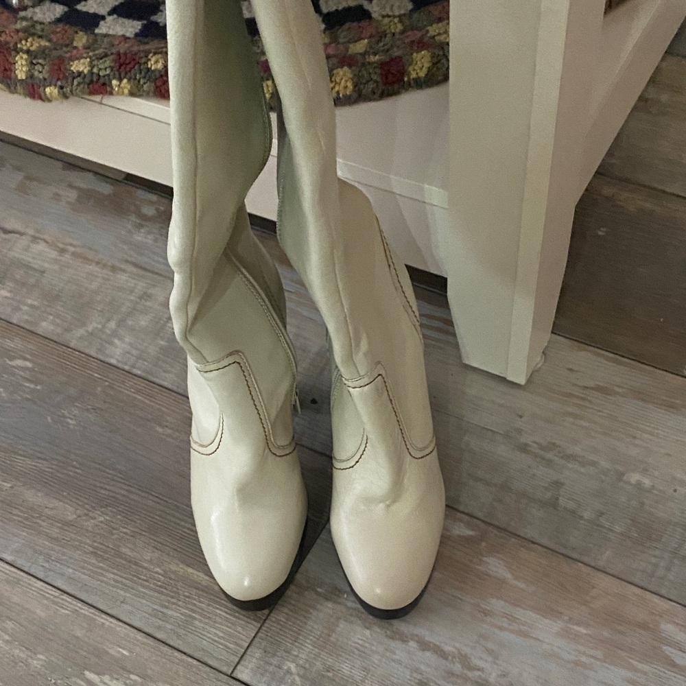 Elegant Cream Women's Boots
